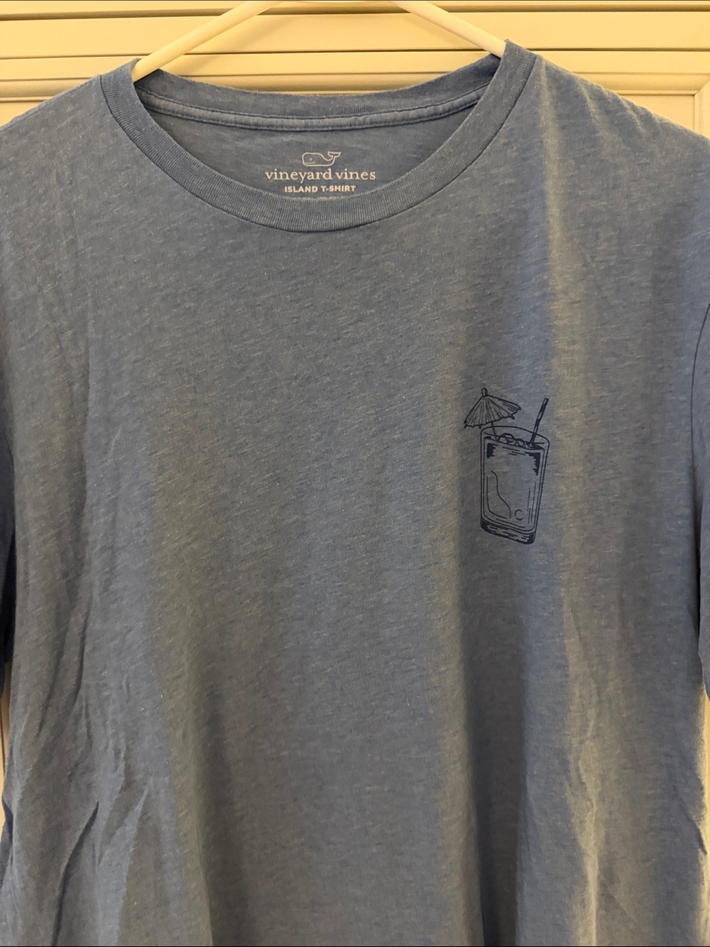 Vineyard Vines Heather Blue Short-Sleeve Island Tee with Chest Drink Graphic